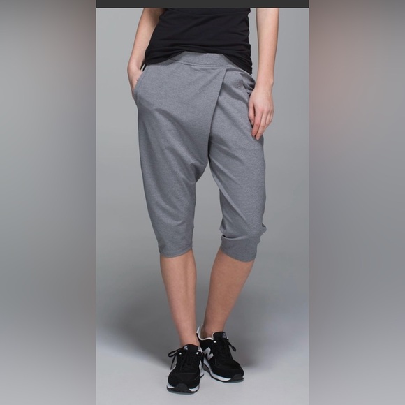 lululemon athletica Pants - Lululemon Gray Retreat Yogi Crop Pants